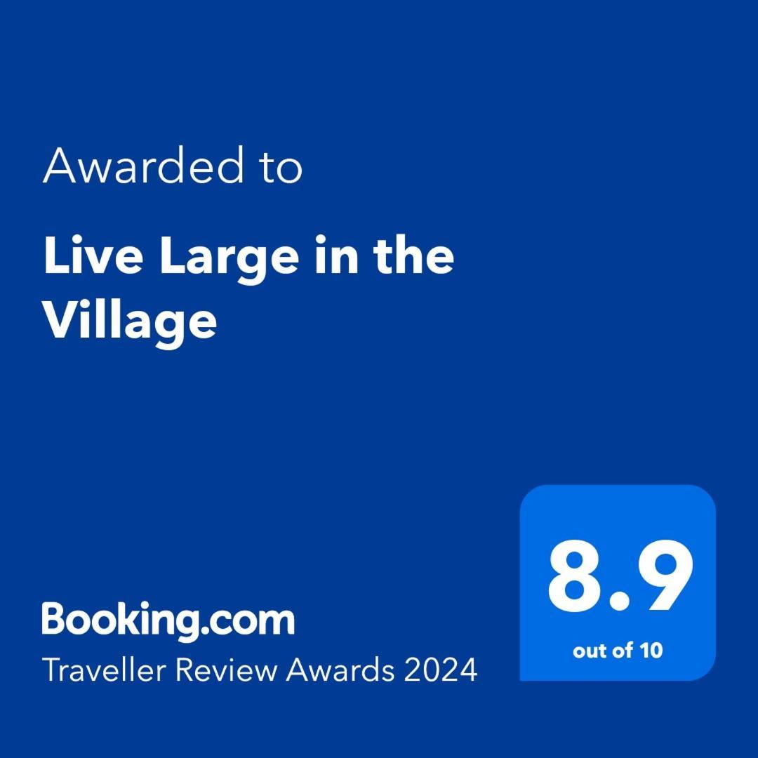 Live Large In The Village Хавлок-Норт Экстерьер фото